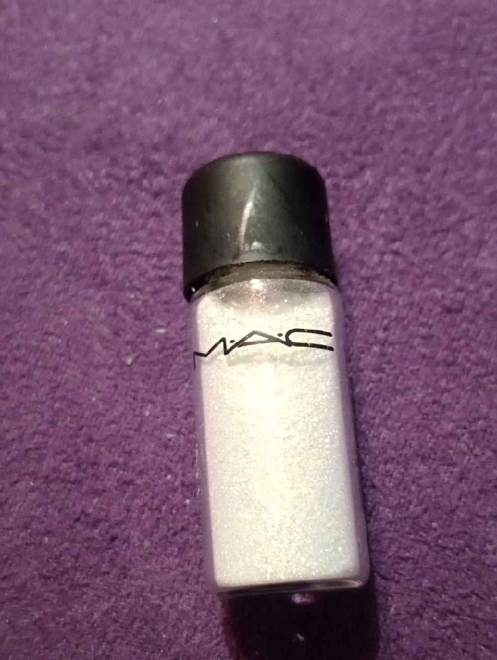 MAC Cosmetics Loose Shimmer Pigment in Iridescent Lavender Pearl